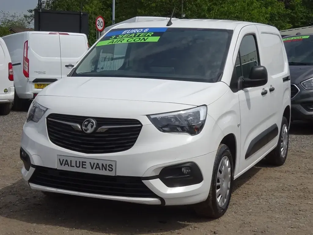 Used Vauxhall Combo Sportive 100 HP (73 kW) 2022 White MPV