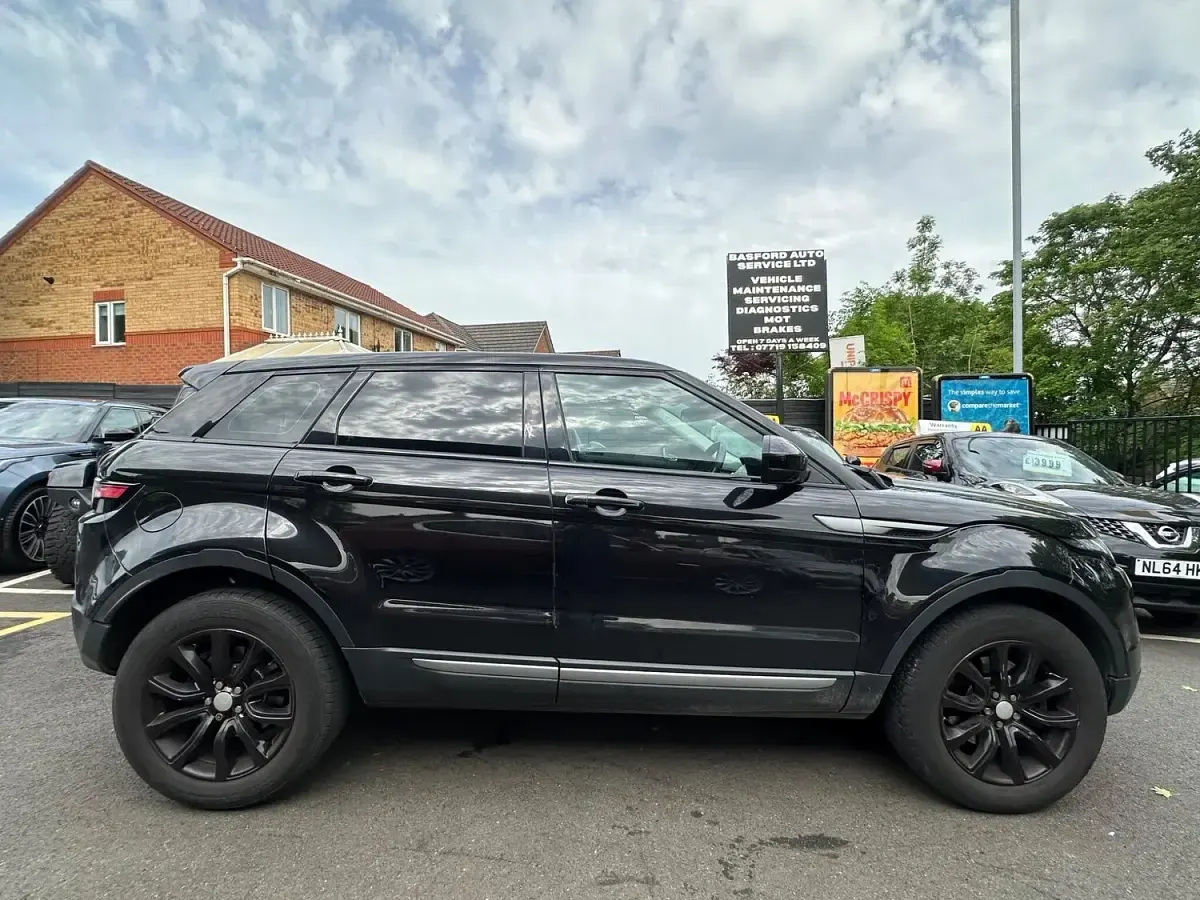 Used Land Rover Range Rover evoque SE 2017 Black Estate