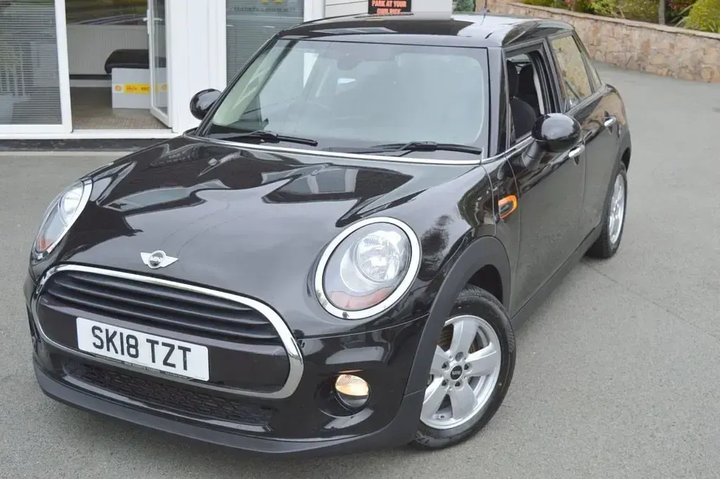 Used Mini Cooper Hatch 136 HP (100 kW) 2018 Black Hatchback