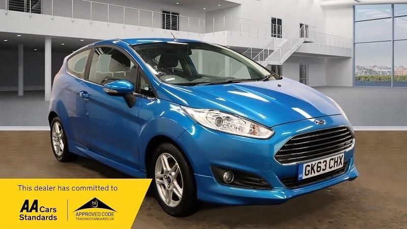 Begagnad Ford Fiesta Zetec 2013 Blå Halvkombi