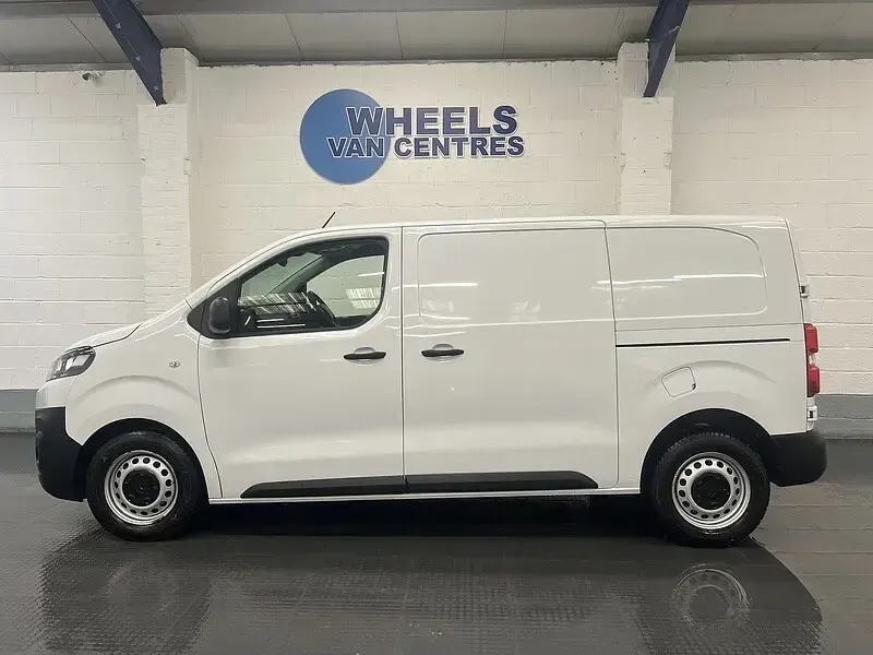Used Citroën Dispatch 100 HP (73 kW) 2023 White MPV