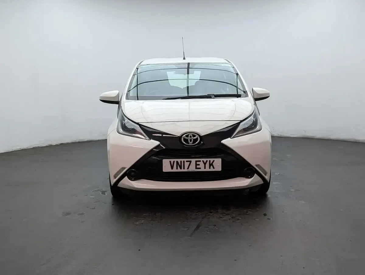 Used Toyota Aygo X-play 69 HP (50 kW) 2017 White Hatchback