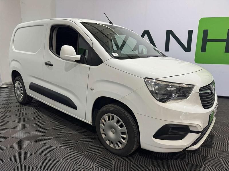 White Used 2020 Vauxhall Combo Sportive MPV | £10,194 (Expensive) - Image 1/4