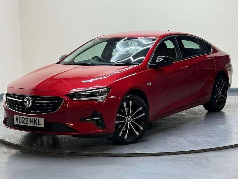 Used Vauxhall Insignia Edition 122 HP (89 kW) 2022 Red Hatchback