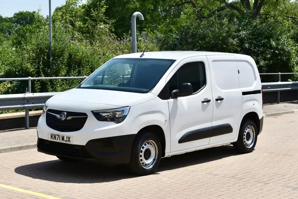 Used Vauxhall Combo Edition 75 HP (55 kW) 2021 White MPV