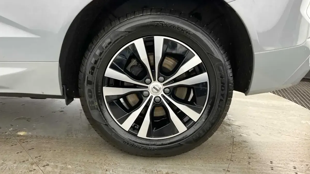 Used Volvo XC60 Core 247 HP (181 kW) 2024 SUV