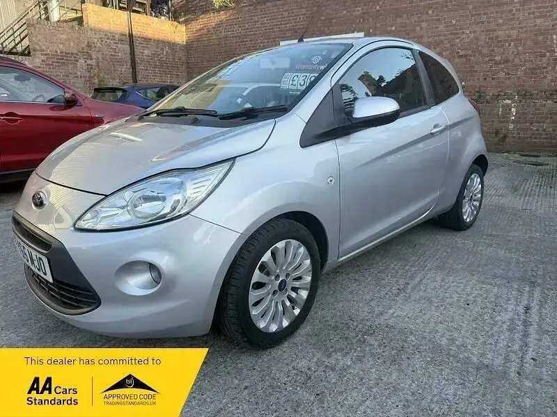 Begagnad Ford Ka Zetec 69 HK (50 kW) 2015 Silver Halvkombi