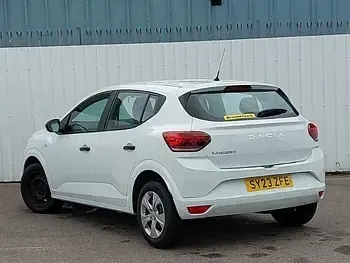 Used Dacia Sandero Essentiel 91 HP (66 kW) 2023 White Hatchback
