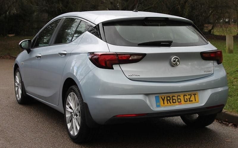 Used Vauxhall Astra 125 HP (91 kW) 2016 Silver Hatchback