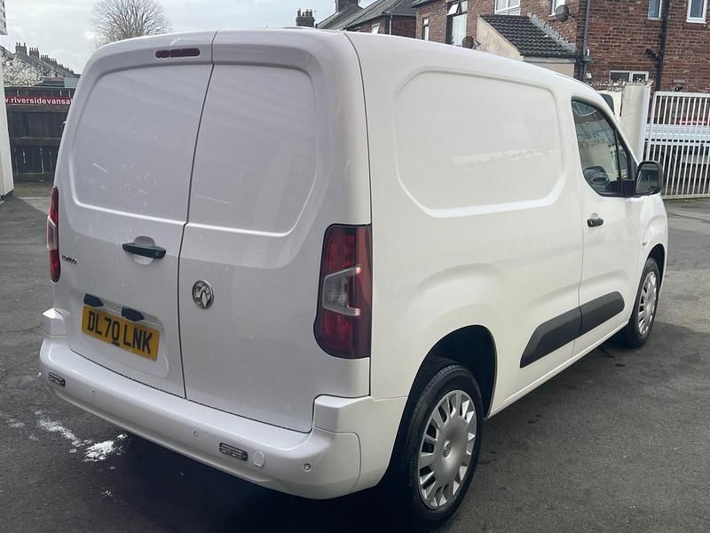 Used Vauxhall Combo Sportive 100 HP (73 kW) 2020 White MPV