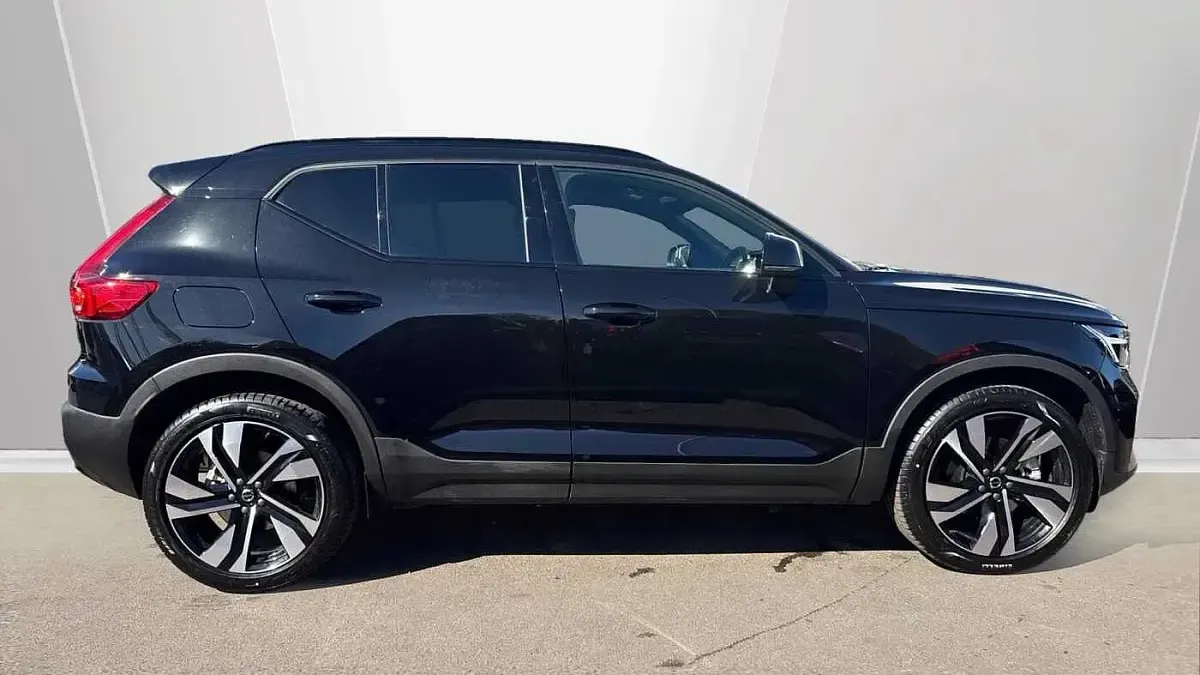 Used Volvo XC40 Plus 161 HP (118 kW) 2025 Black SUV
