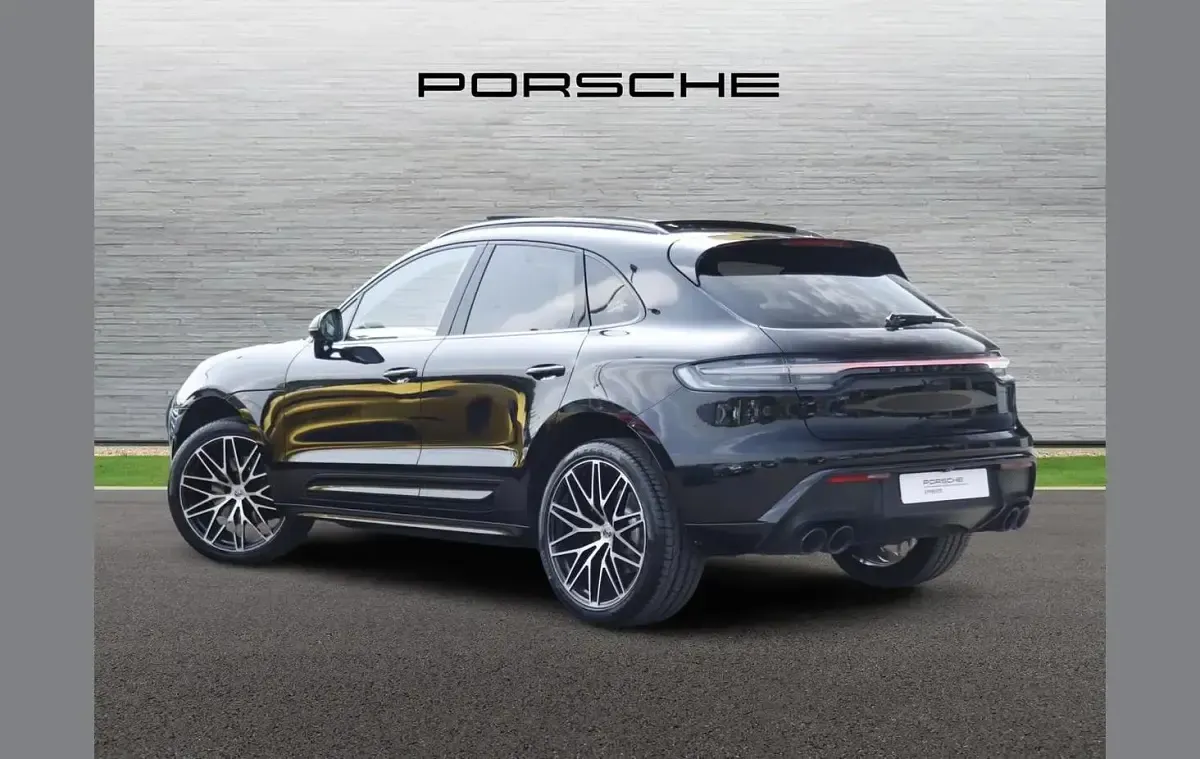 Used Porsche Macan 261 HP (191 kW) 2023 Black SUV