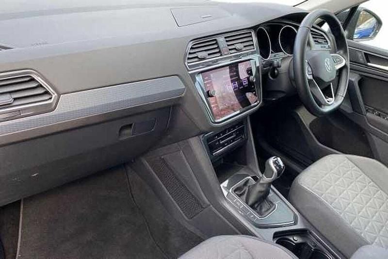 Used VW Tiguan Life 150 HP (110 kW) 2022 Urano grey SUV
