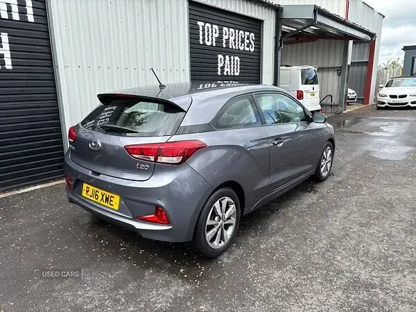 Used Hyundai i20 SE 84 HP (61 kW) 2016 Grey Coupe