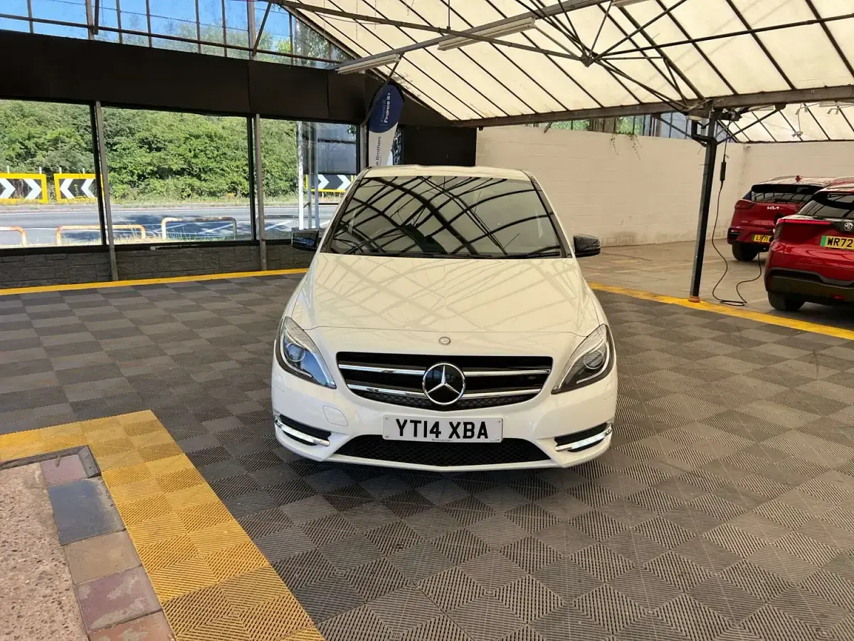 Used Mercedes B180 109 HP (80 kW) 2014 White Hatchback