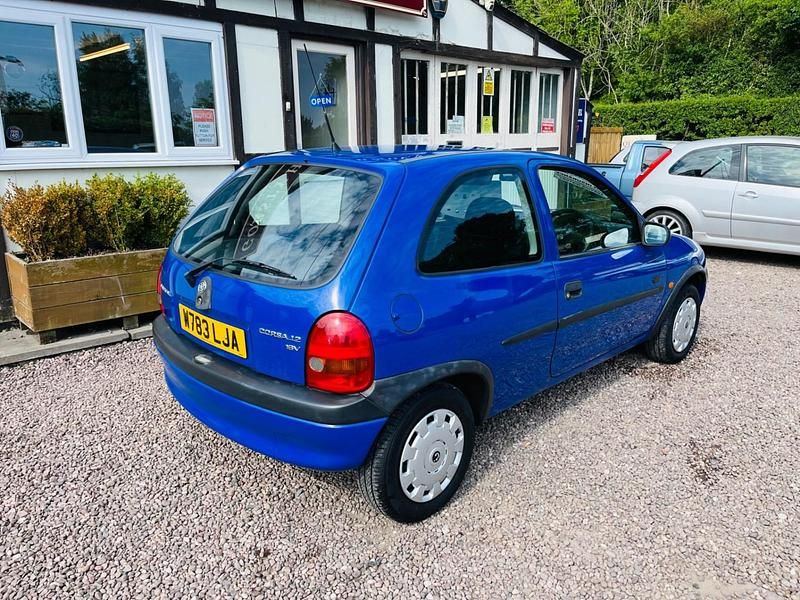 Second-hand Vauxhall Corsa Club 2000 Albastru Hatchback
