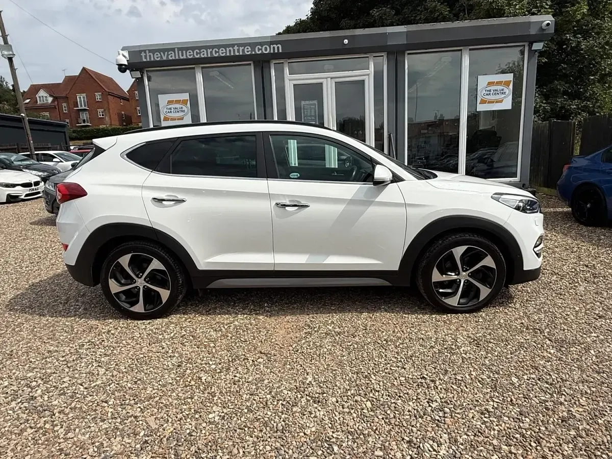 Used Hyundai Tucson Premium SE 185 HP (136 kW) 2017 White SUV