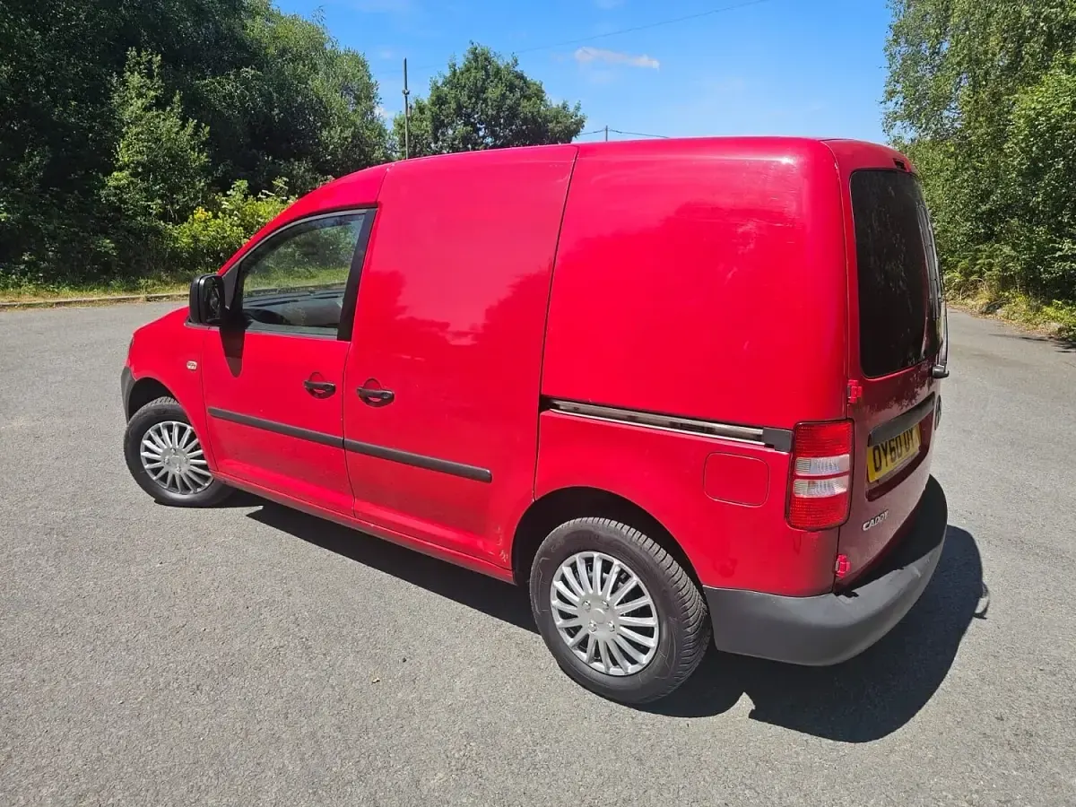 Used VW Caddy 102 HP (75 kW) 2010 Red MPV