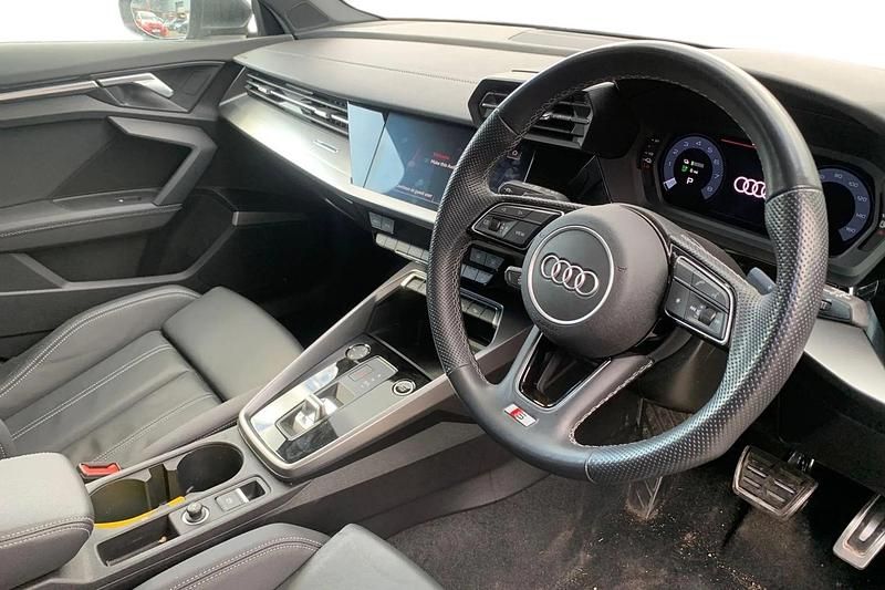 Begagnad Audi A3 Sportback e-tron S-Line 2022 Grå Halvkombi