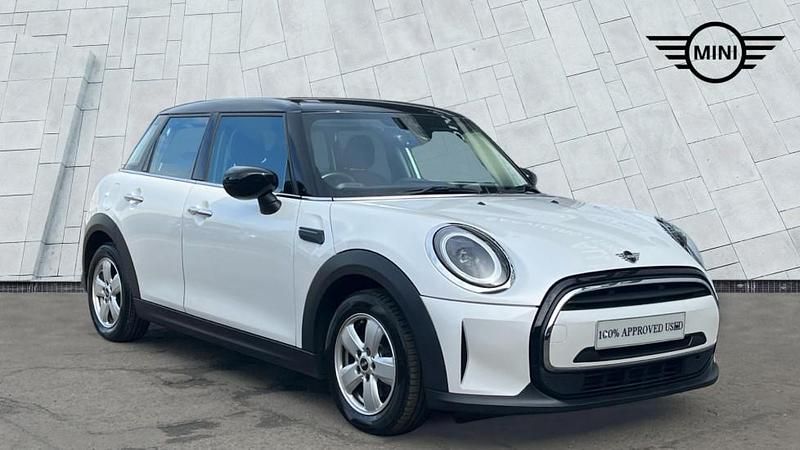 Used Mini Cooper Classic 134 HP (98 kW) 2023 White Hatchback