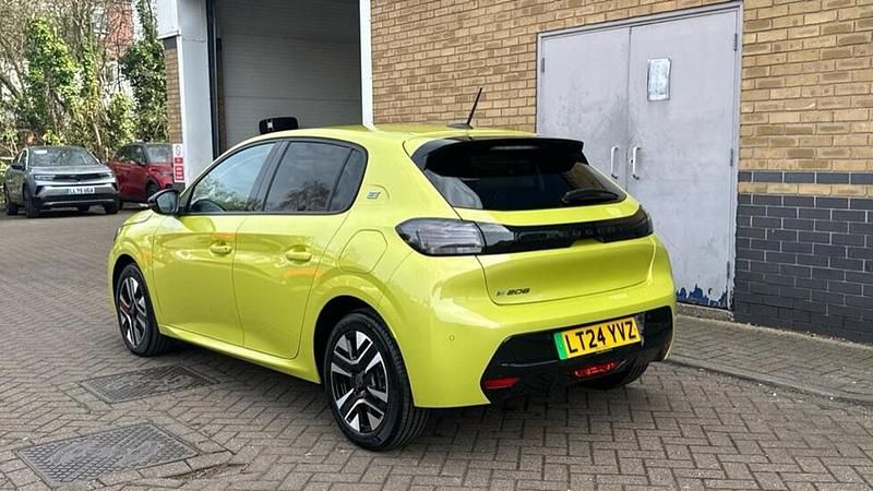 Used Peugeot e-208 Style 98 kW (134 HP) 2024 Yellow Hatchback