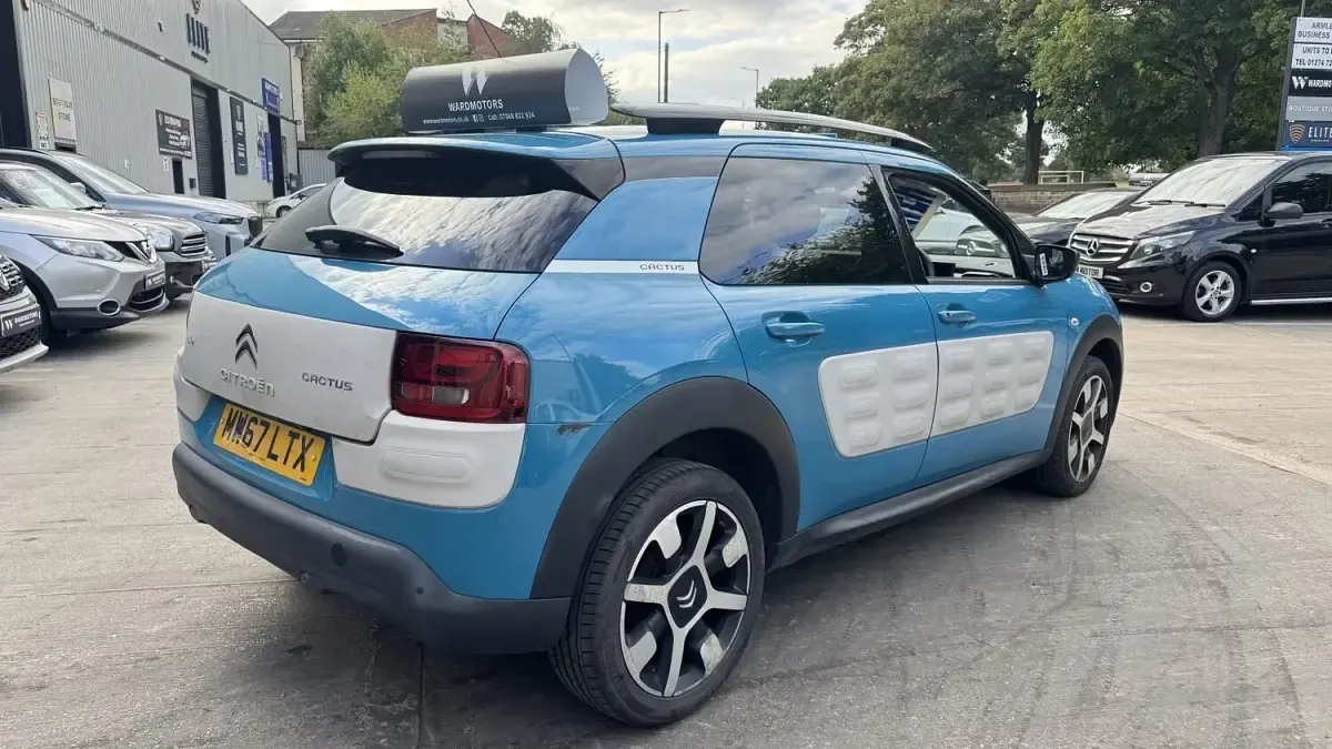 Used Citroën C4 Cactus Flair 108 HP (79 kW) 2018 Blue Hatchback