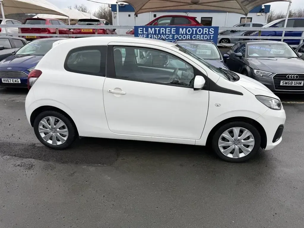 Used Peugeot 108 Active 72 HP (52 kW) 2018 White Hatchback