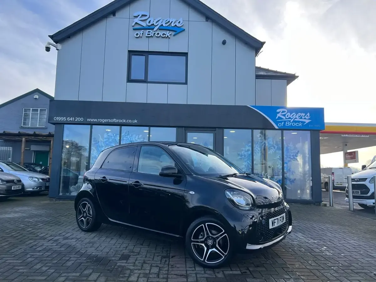 Used Smart ForFour Electric Drive Premium 60 kW (82 HP) 2021 Black Hatchback