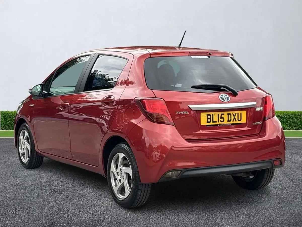 Used Toyota Yaris 2015 Red Hatchback