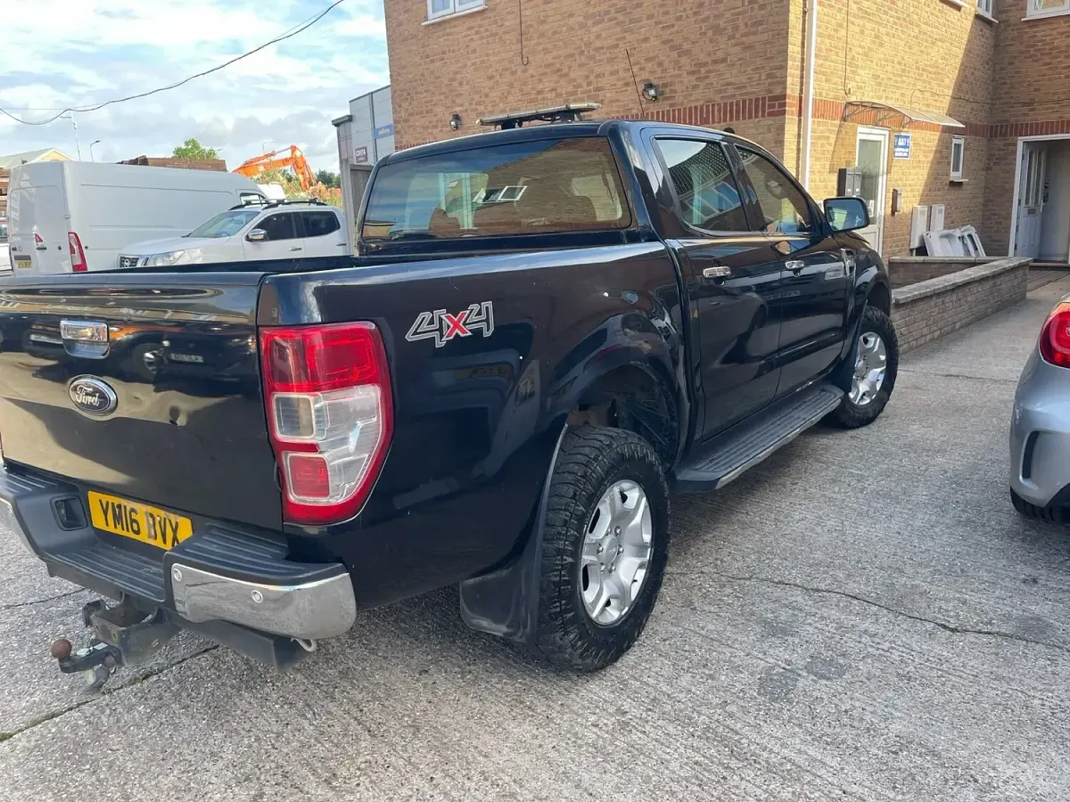Used Ford Ranger Limited 200 HP (147 kW) 2016 Black Pickup