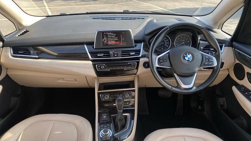Used BMW 220 Active Tourer Luxury Line 189 HP (139 kW) 2015 White MPV