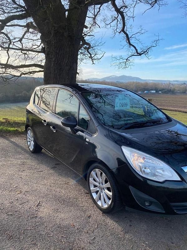 Used Vauxhall Meriva 130 HP (95 kW) 2012 Black MPV