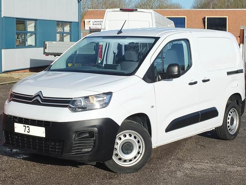 Used Citroën Berlingo 100 HP (73 kW) 2023 White MPV