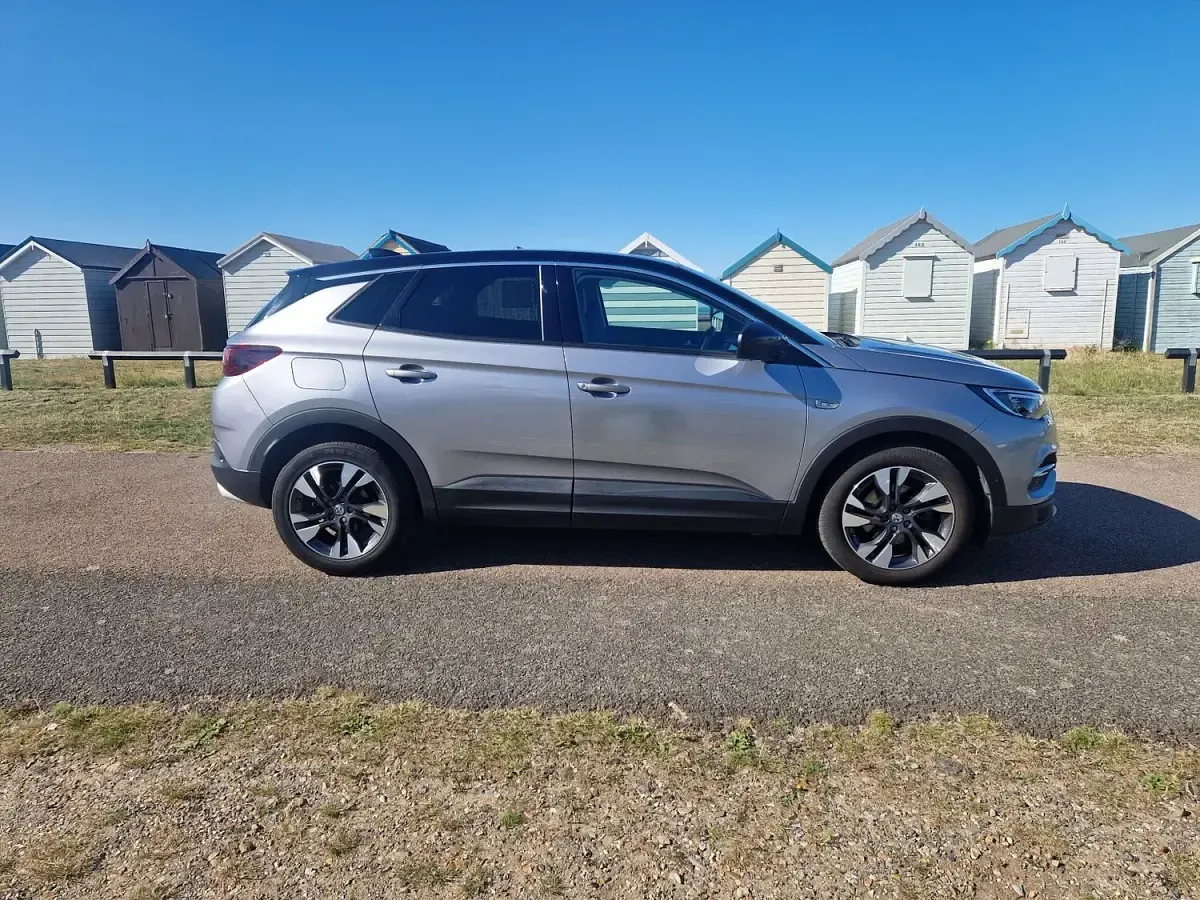 Used Vauxhall Grandland X SRi 130 HP (95 kW) 2020 Grey SUV