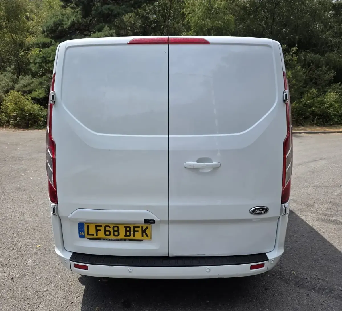 Used Ford Transit Custom Limited 130 HP (95 kW) 2018 White Van