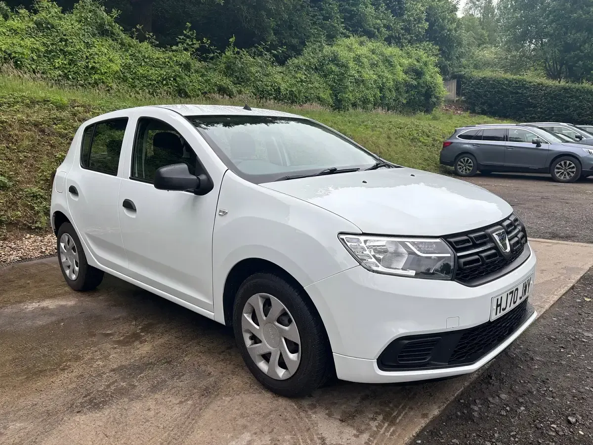 Used Dacia Sandero Essentiel 91 HP (66 kW) 2020 White Hatchback