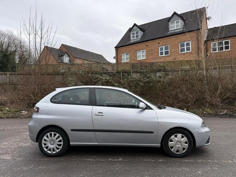 Begagnad Seat Ibiza Stylance 75 HK (55 kW) 2006 Grå Halvkombi
