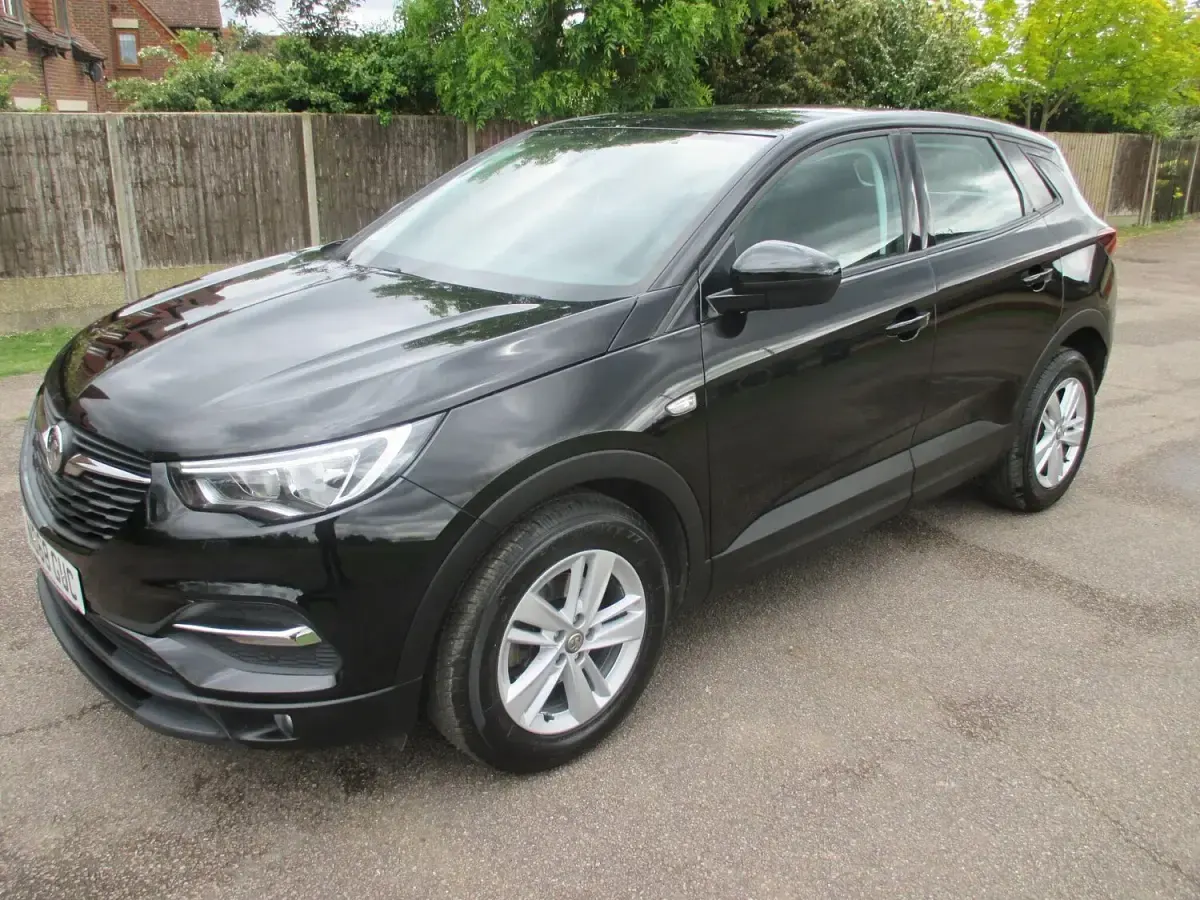 Usado Vauxhall Grandland X S 130 HP (95 kW) 2019 Preto SUV