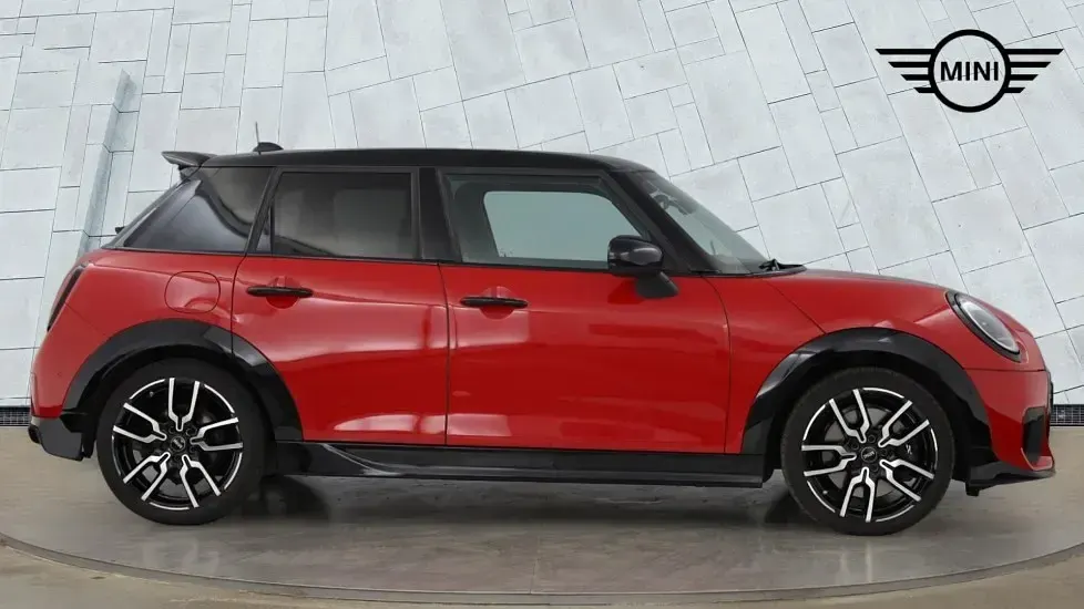 Used Mini Cooper Hatch 113 kW (154 HP) 2025 Red Hatchback