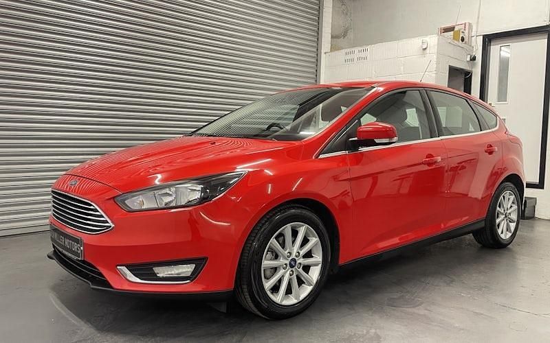 Begagnad Ford Focus Titanium 120 HK (88 kW) 2016 Blå Halvkombi