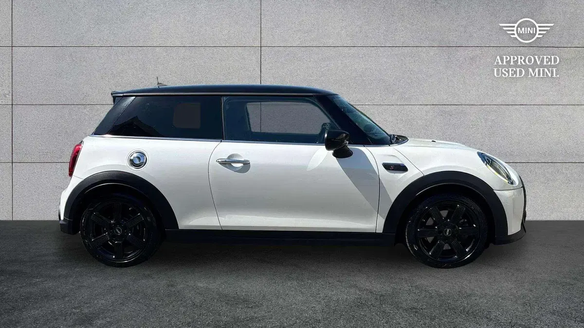 Used Mini Cooper S Classic 176 HP (129 kW) 2022 White Hatchback