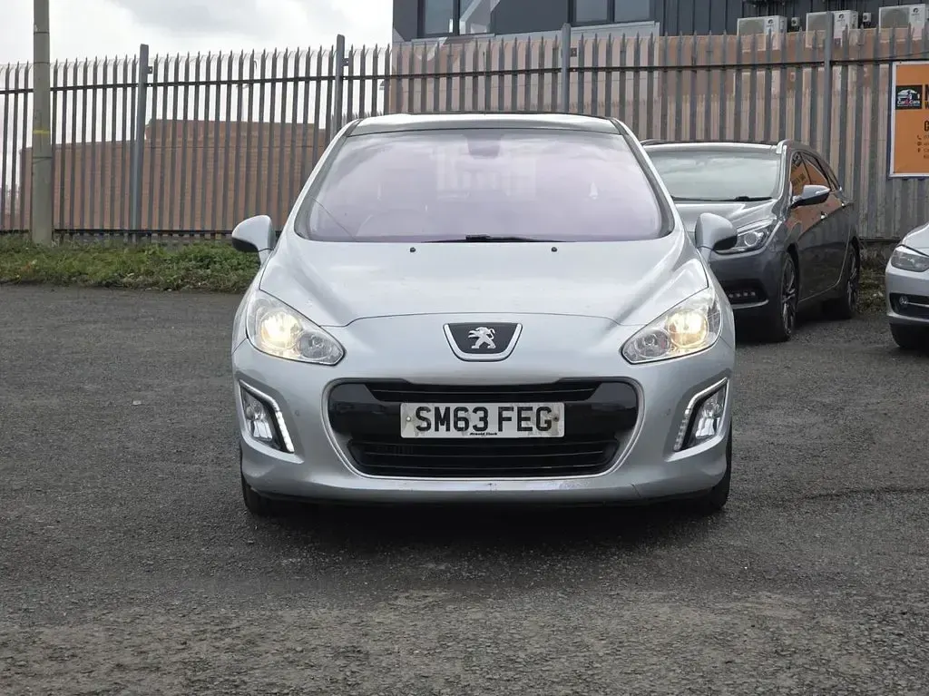 Used Peugeot 308 Active 92 HP (67 kW) 2013 Silver Hatchback