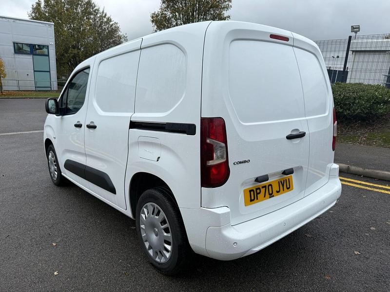 Used Vauxhall Combo Sportive 100 HP (73 kW) 2021 White MPV