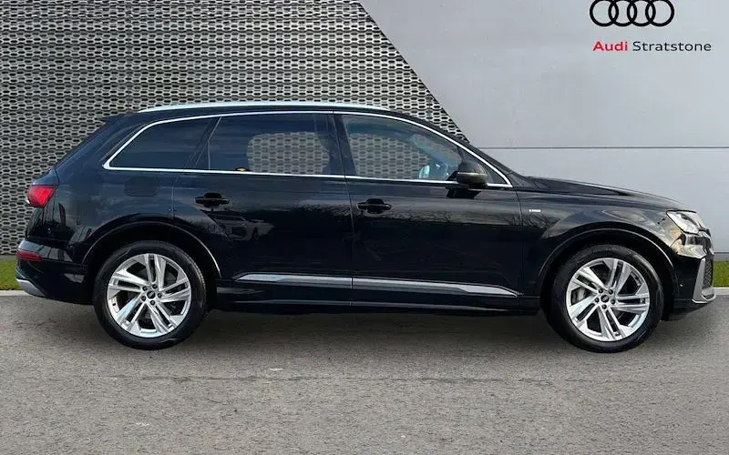 Used Audi Q7 S-Line 286 HP (210 kW) 2023 Black SUV