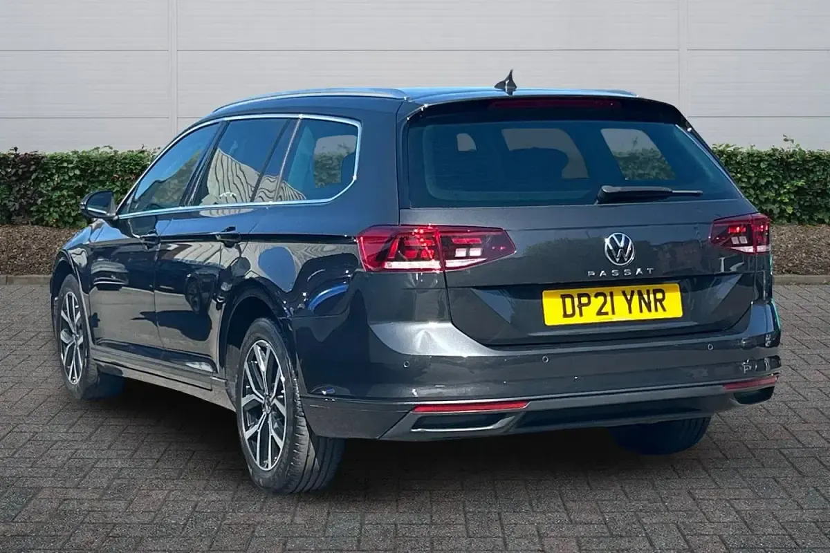 Used VW Passat SEL 150 HP (110 kW) 2021 Grey Estate