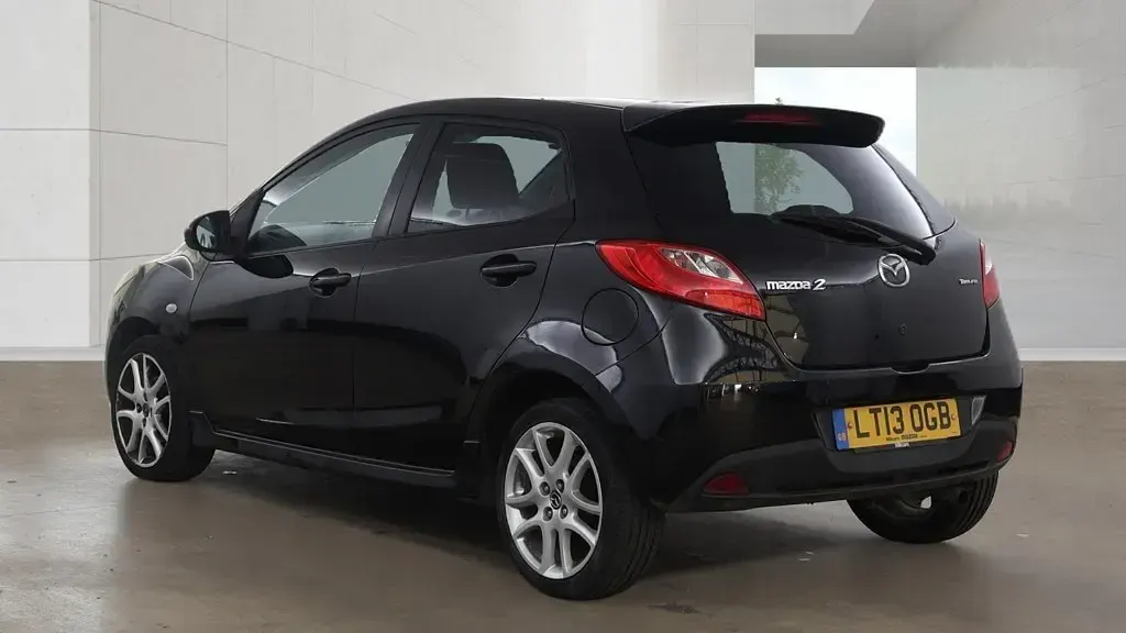 Begagnad Mazda 2 2013 Svart Halvkombi