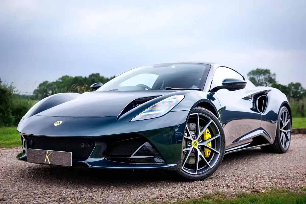 Used Lotus Emira 404 HP (297 kW) 2023 Green Coupe