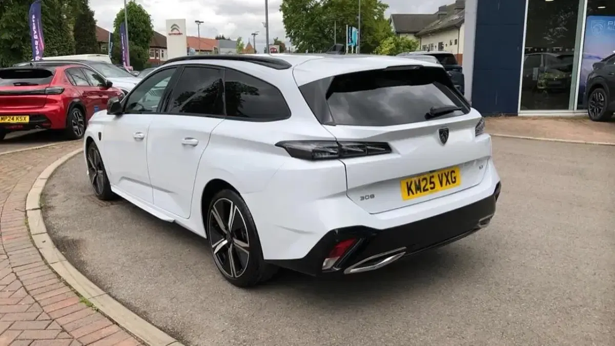 Second-hand Peugeot 308 SW GT 134 CP (98 kW) 2025 Alb Break