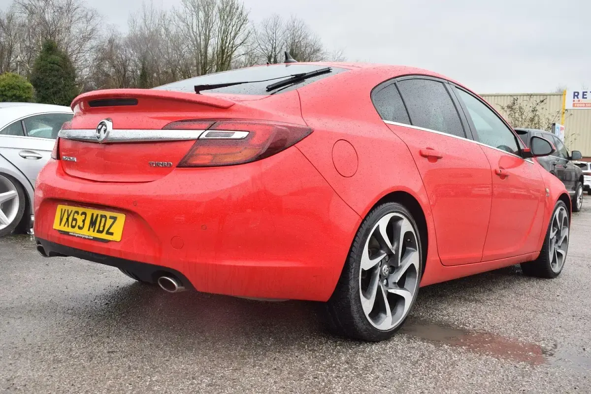 Used Vauxhall Insignia SRi 220 HP (161 kW) 2013 Red Hatchback