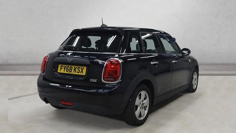 Usado Mini ONE Hatch 102 CV (75 kW) 2018 Negro Utilitario